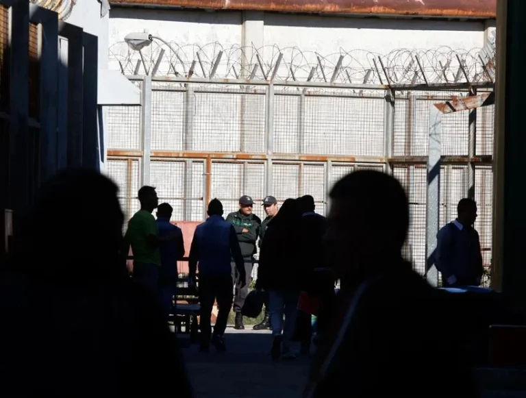 Region de La Araucania #Lautaro : Detienen a mujer que intentó ingresar droga a la cárcel de la Lautaro en la suela de zapatillas