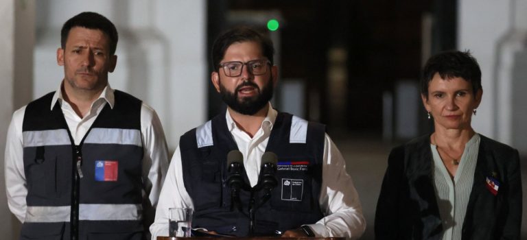 «Esto es indignante»: Presidente Boric critica a empresas responsables del corte masivo de luz