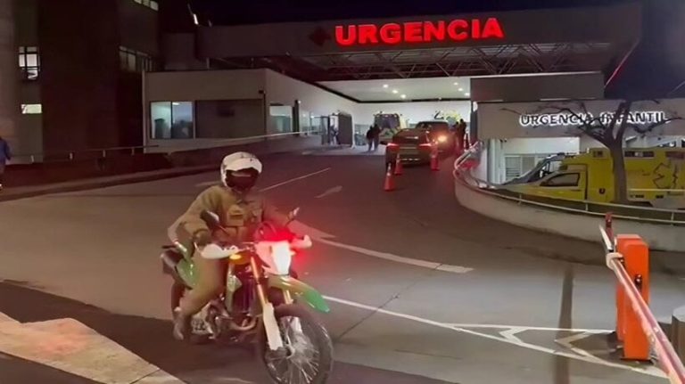 #temuco  Niño de dos años se mantiene en riesgo vital en Temuco luego de recibir un disparo en la cabeza por su propio padre.